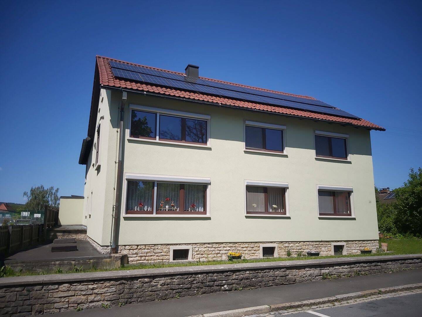 Immobilie in Stadtsteinach - Solide gebautes Zweifamilienwohnhaus am Fuße des Frankenwaldes in 95346 Stadtsteinach/Oberfranken - Bild 0