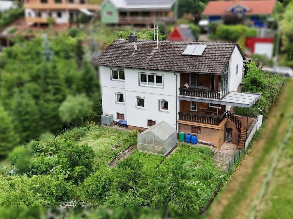 Immobilie in Dernbach (Westerwald) - Traumhafter Weitblick in Dernbach – Zuhause mit Platz und Potenzial - Bild 0
