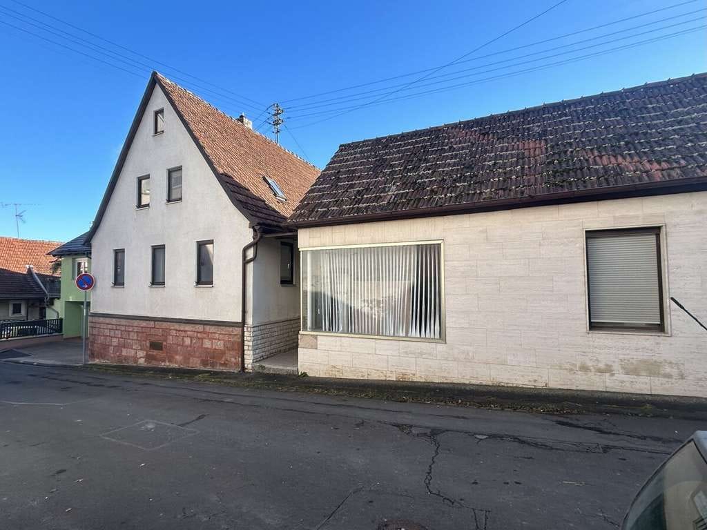 Immobilie in Karlstadt - Einfamilienhaus mit Scheune, Nebengebäude und vielfältigen Nutzungsmöglichkeiten - Bild 1