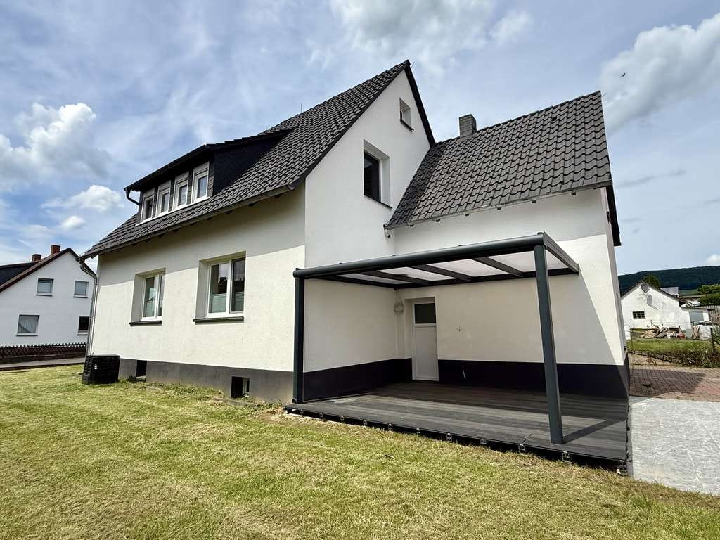 Immobilie in Dielmissen - Freistehendes Einfamilienhaus | 7 Zimmer | 2 Bäder | Kamin | Einbauküche | 2025 umfassend saniert - Bild 0