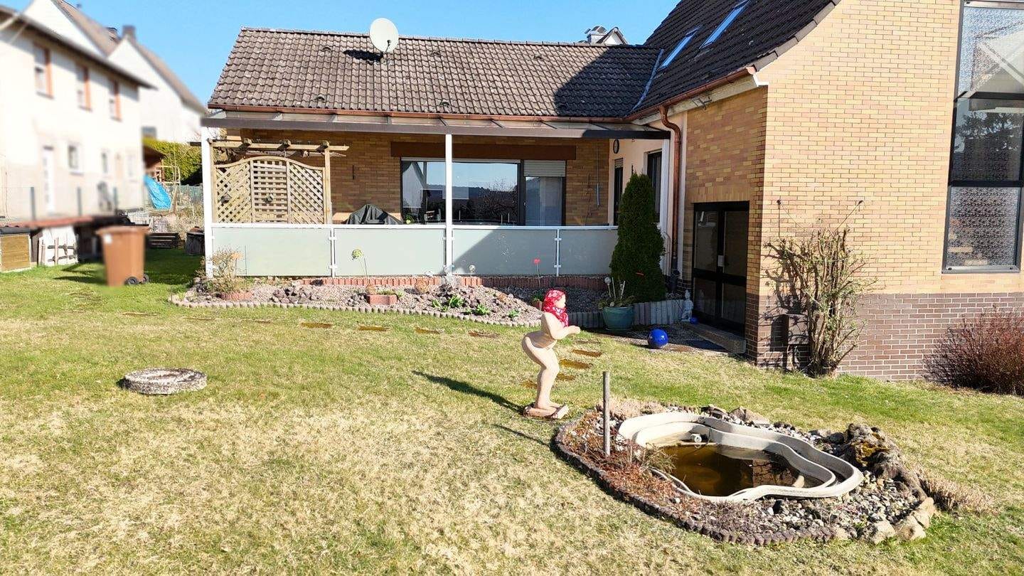 Immobilie in Zierenberg - Gepflegtes 1-2 Fam. Haus, neuwertige Heizung, div. Renovierungen, Garten, Doppel-Garage, Terrasse, Balkon, HESSENGELD - Bild 4