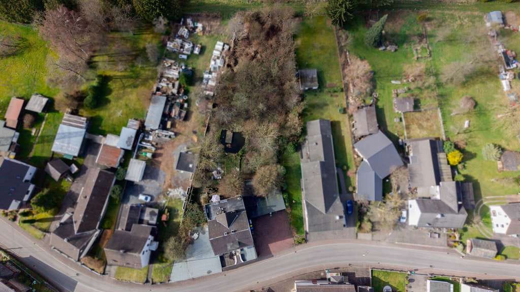 Immobilie in Birkenbeul - Mehrfamilienhaus mit großem Grundstück, ehemaligem Gewerbeteil und vielfältigem Entwicklungspotenzia - Bild 1