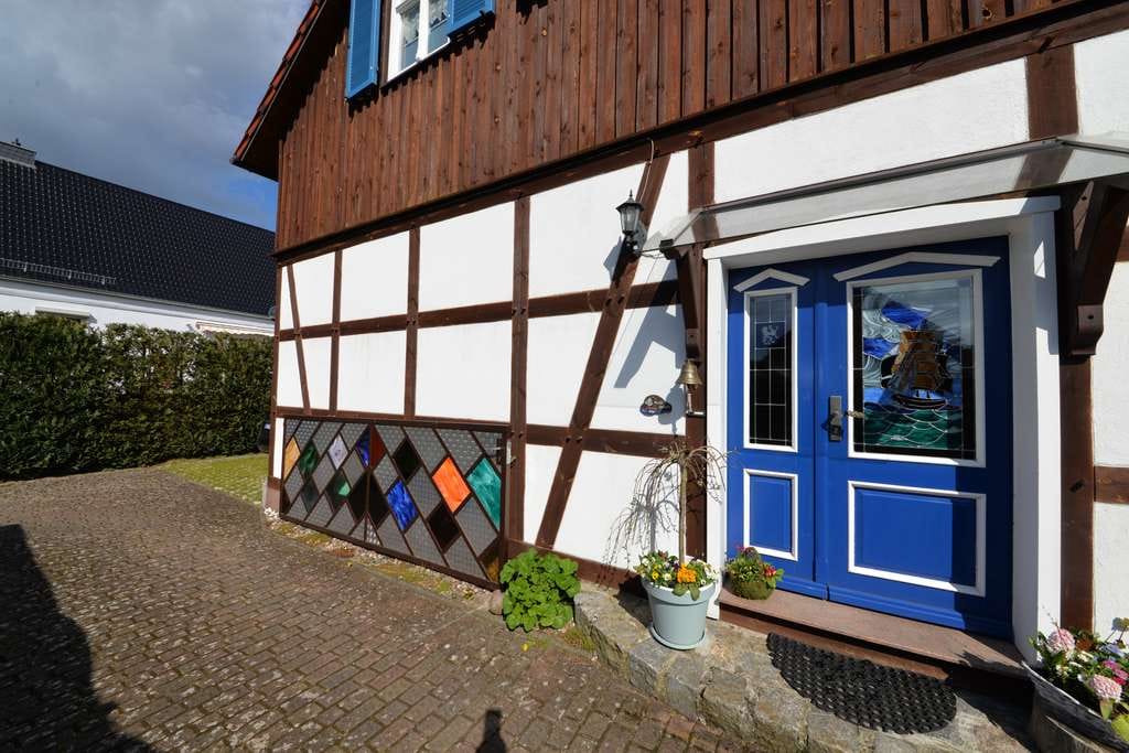Immobilie in Mönkebude - Wohnhaus und Ferienhaus  im Fischerdorf Mönkebude - Bild 0