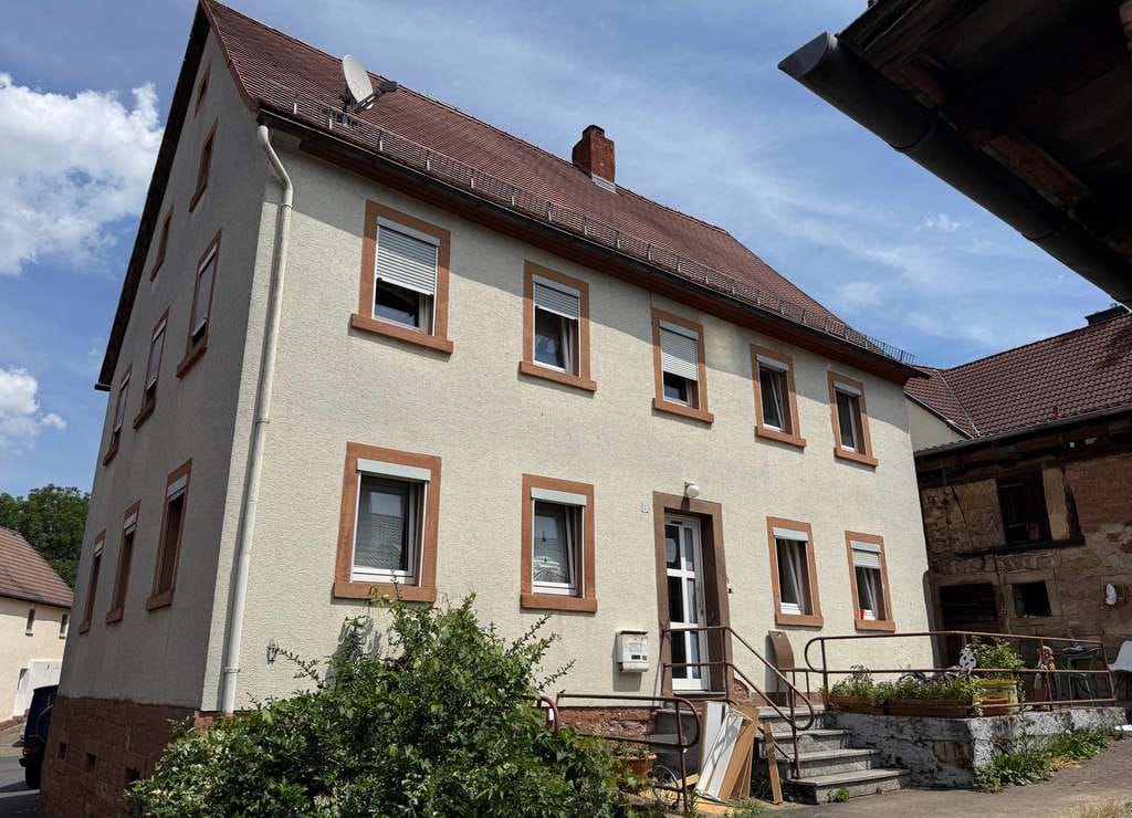 Immobilie in Hausen - Raum für Ideen: Renovierungsbedürftiges Einfamilienhaus mit Scheune und Garage - Bild 0