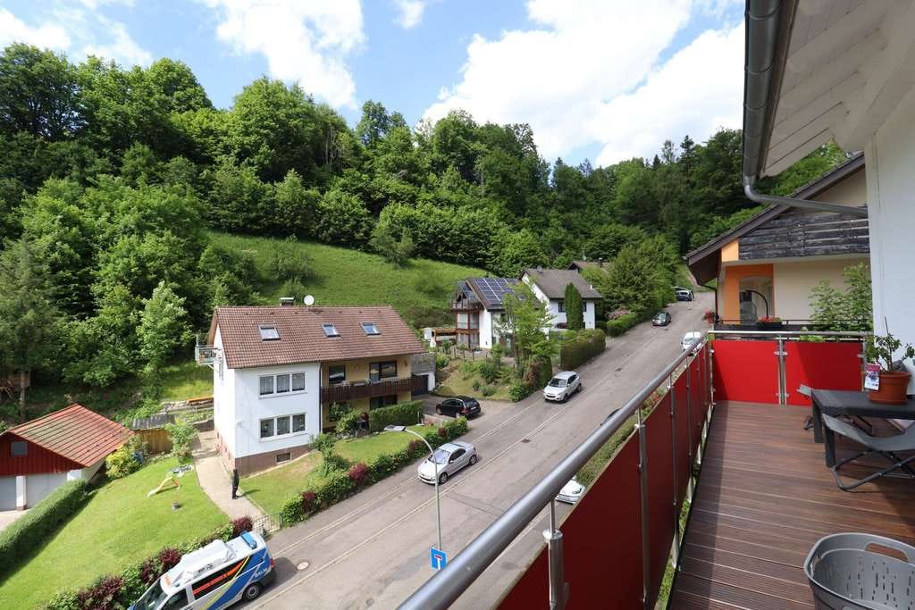 Immobilie in Oppenau - Gepflegte 3-Zimmer-Wohnung in ruhiger Lage – Licht. Ruhe. Raum - Bild 2