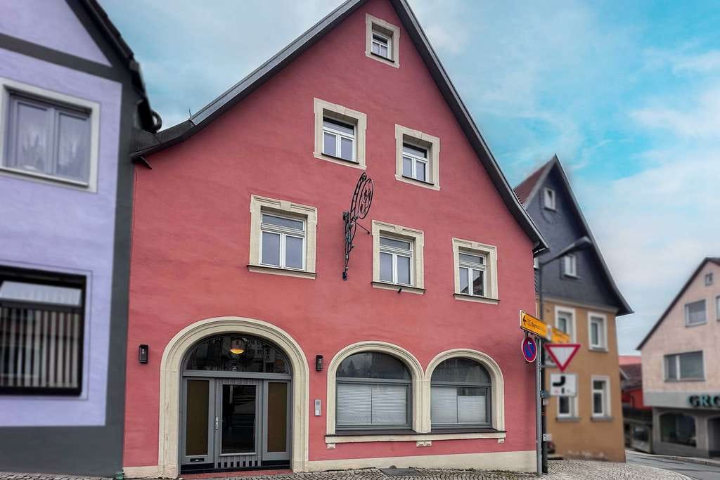 Immobilie in Hollfeld - Vielseitiges Investment mit Ausbaupotenzial in Hollfeld - Bild 0