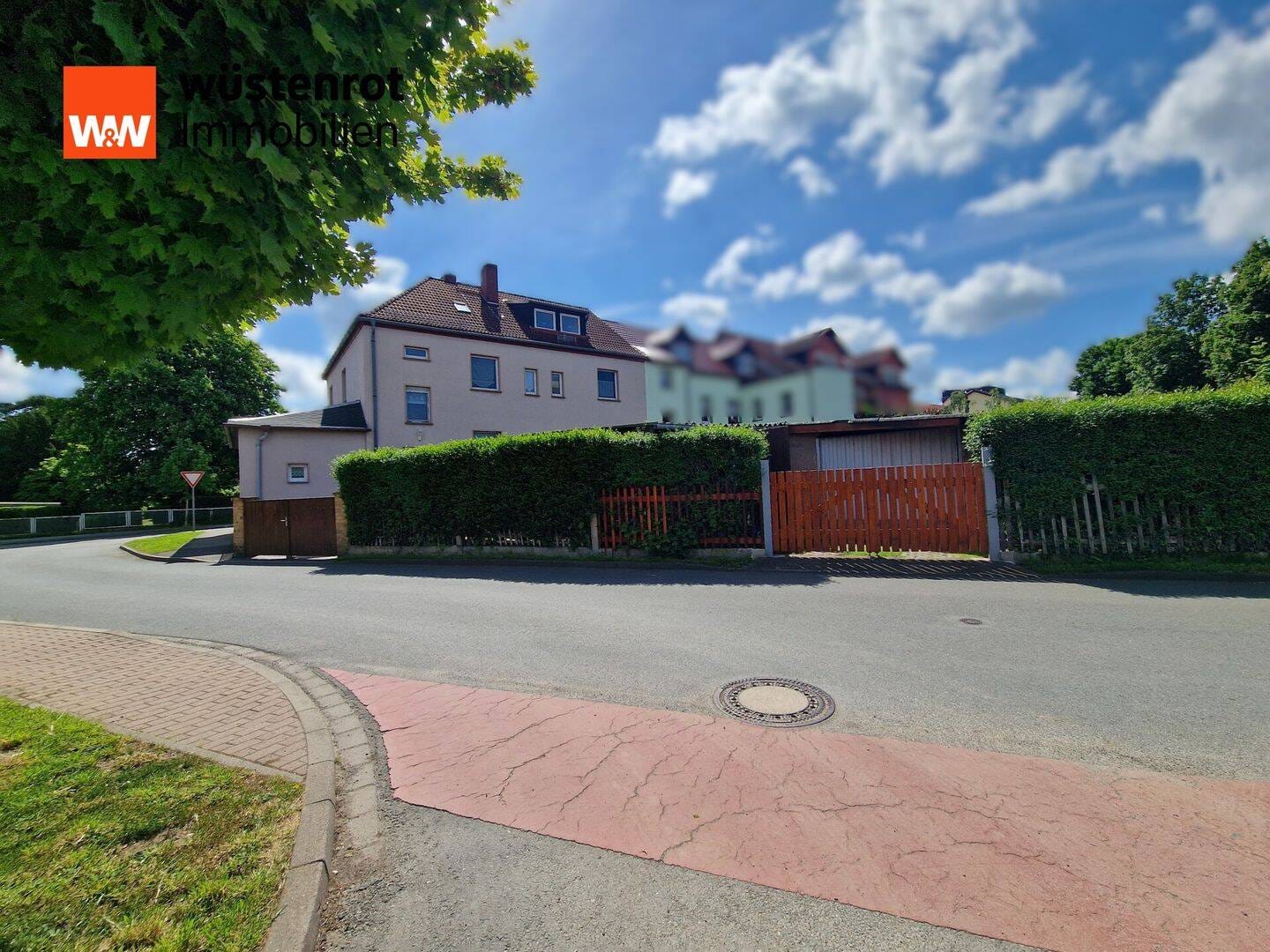 Immobilie in Hohenmölsen - Hohenmölsen- Wohlfühlen im großzügigem Stadthaus- 3 Garagen und Garten - Bild 2