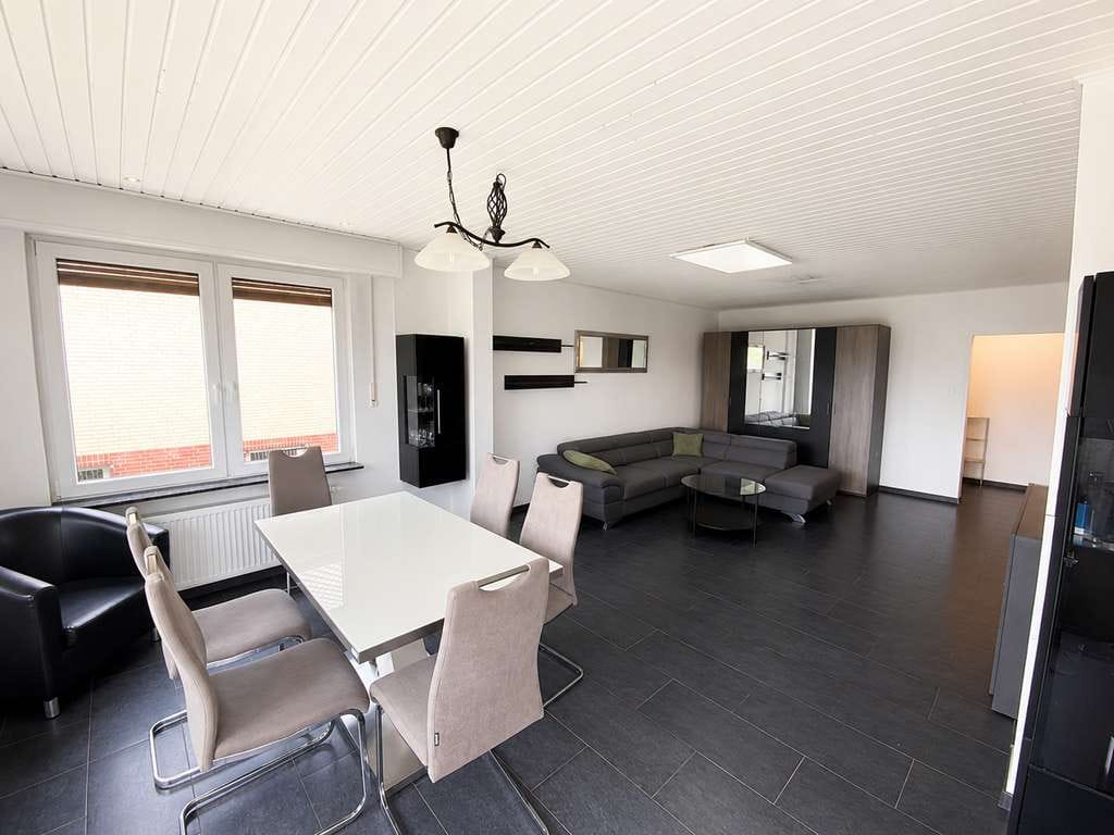 Immobilie in Söhlde - Attraktives Zweifamilienhaus mit großzügigem Grundstück in Söhlde  - Bild 1