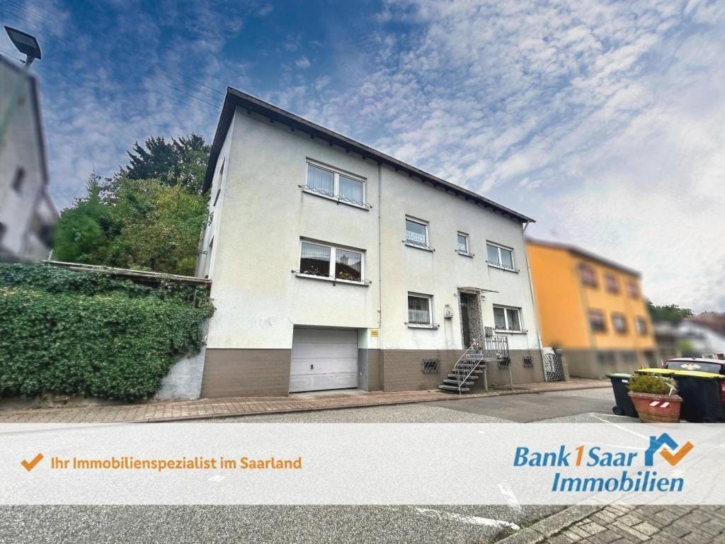 Immobilie in Ottweiler - Vielfältiges Wohnhaus mit großem Grundstück und Garage in ruhiger Wohnlage von Ottweiler! - Bild 0