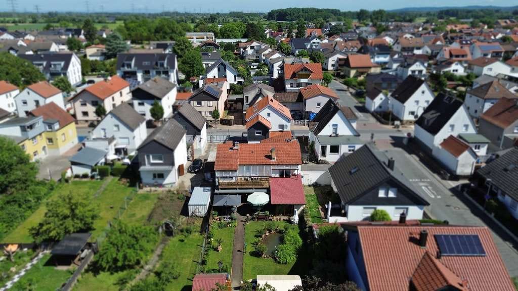 Immobilie in Alsbach-Hähnlein - Ihr neues Zuhause mit Mehrwert- modernisiertes Zweifamilienhaus zum Verlieben! - Bild 2