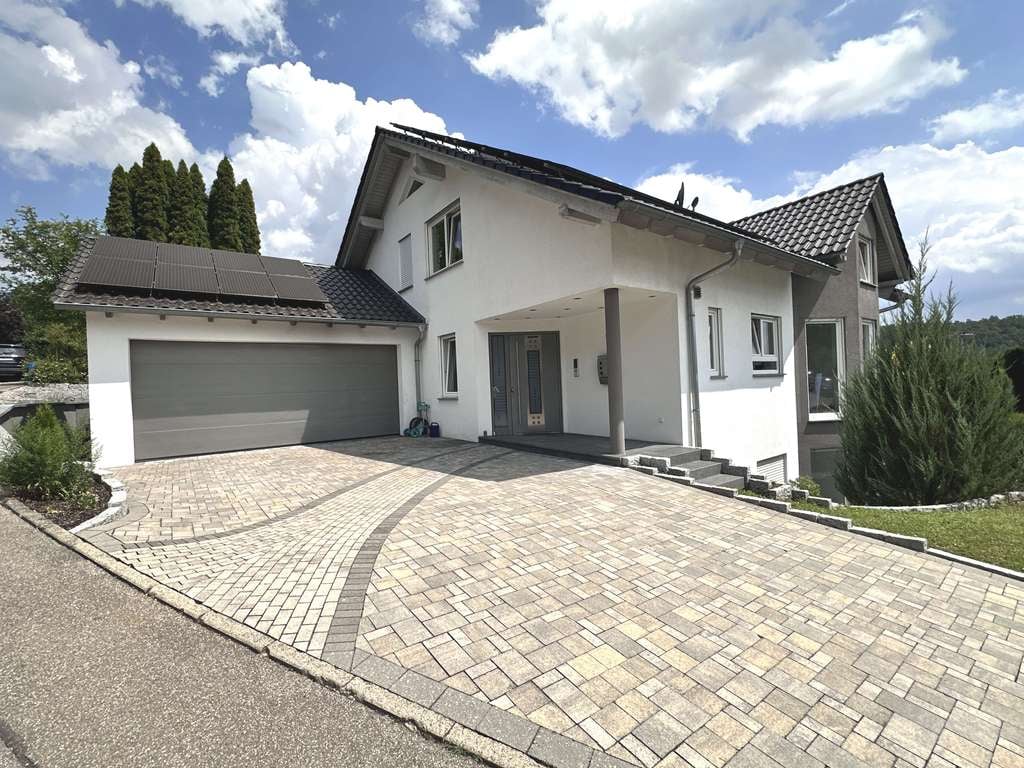Immobilie in Grafenau - +++EINFAM.- HAUS MIT EINLIEGERWOHNUNG+++TOP ARCHITEKTUR + AUFTEILUNG + AUSSTATTUNG+++FREI+++ETC.+++ - Bild 0
