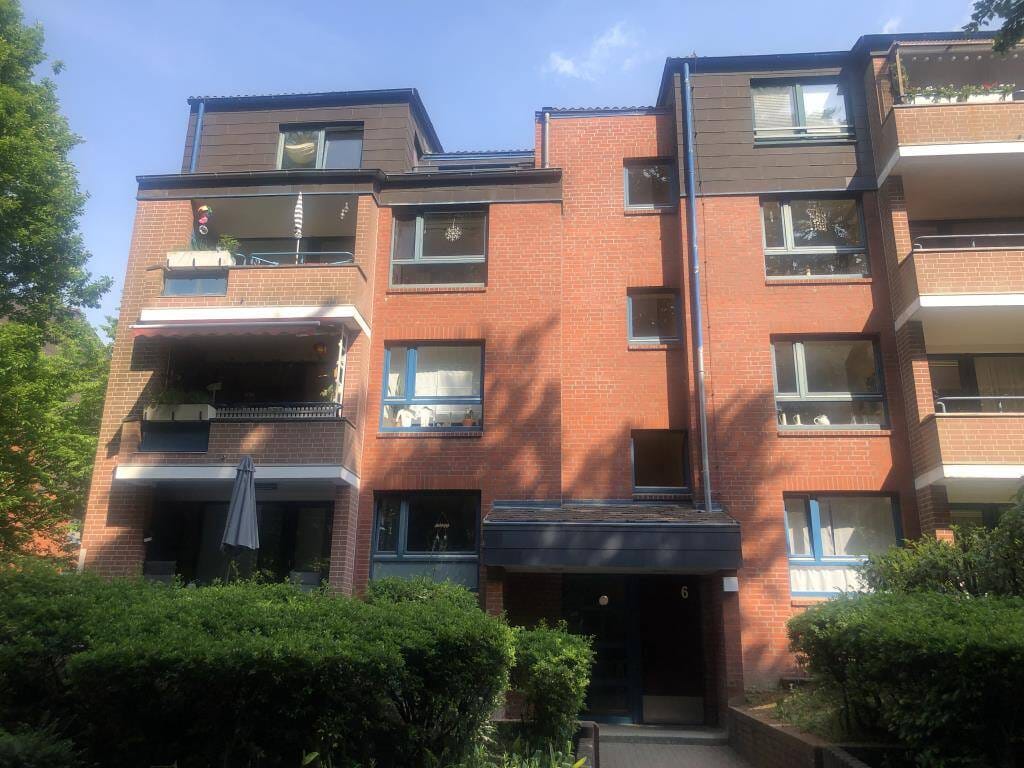 Immobilie in Ahrensburg - *Courtagefrei* Vermietete Dachgeschosswohnung mit 2 Balkonen ! - Bild 1