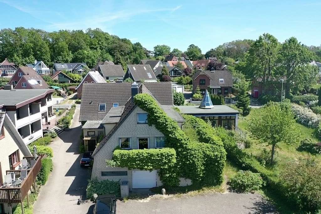 Immobilie in Bosau - Traditionsobjekt mit Seeblick oder mögl. Neubauprojekt - Bild 0