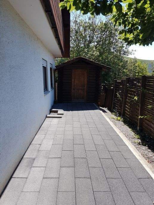 Immobilie in Oberstenfeld - Freistehendes Haus mit zwei Garagen, voll ausgebautem OG sowie einem großen Hobbyraum im UG. Auch für Großfamilie oder als Generationenhaus nutzbar. - Bild 4
