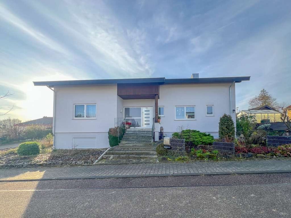 Immobilie in Ittlingen - Großes Einfamilienhaus mit Gartenidylle: Ankommen. Aufatmen. Zuhause sein. - Bild 2