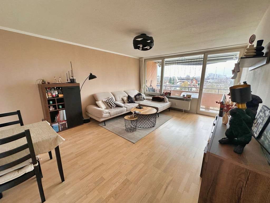 Immobilie in Unterföhring - Über den Dächern von Unterföhring - Lichtdurchflutete 3-Zimmer-Wohnung mit Fern- und Bergblick - Bild 1