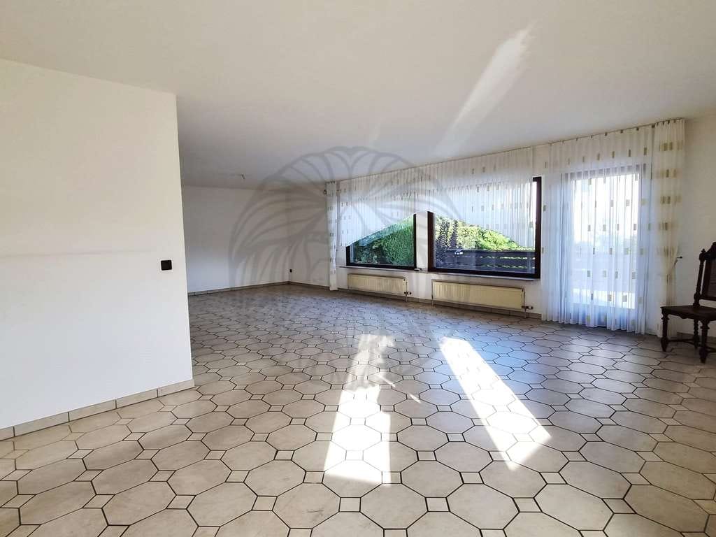 Immobilie in Ötzingen - Ötzingen: Freistehendes Ein- bis Zweifamilienhaus mit schönem Garten und Garage - Bild 4