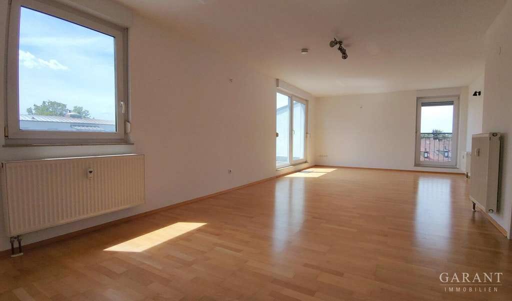 Immobilie in Schwaig bei Nürnberg - Moderne Dachwohnung ohne Schrägen - 3 Balkone & viel Licht in Schwaig - Bild 4