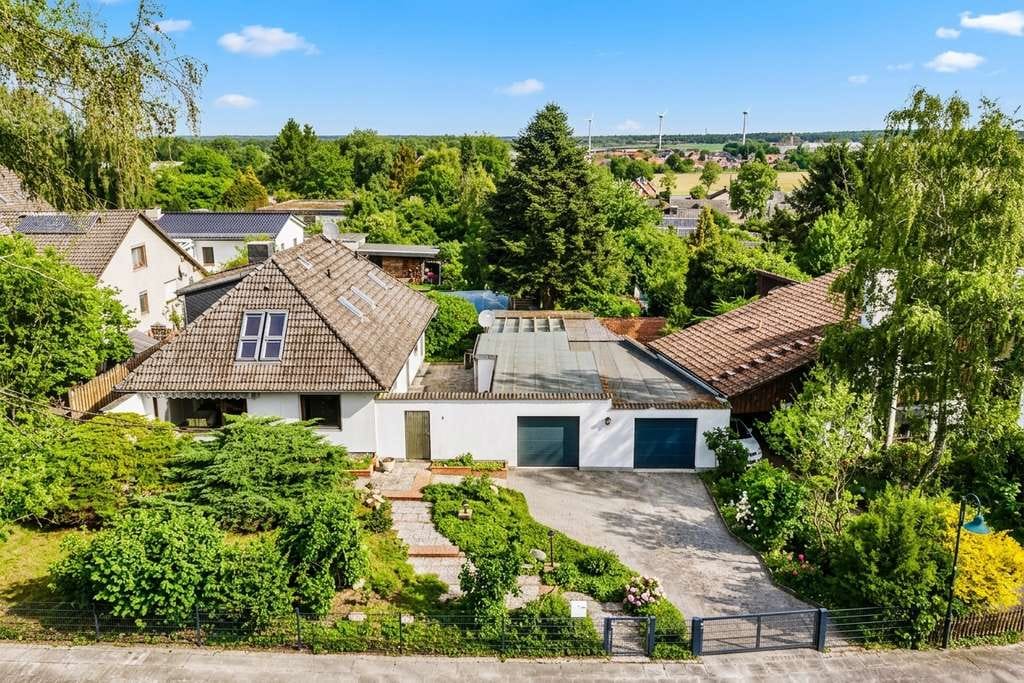 Immobilie in Embsen - Zweifamilienhaus oder großes Einfamilienhaus - Sie haben die Wahl. Potenzial auf Erbbau-Grundstück. - Bild 0