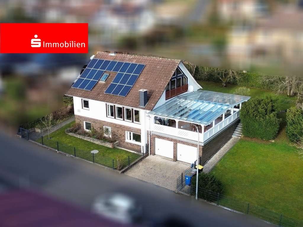 Immobilie in Brachttal - Stilvolles Zuhause - Einfamilienhaus mit Sonnenterasse, großem Garten & Sauna - Bild 0