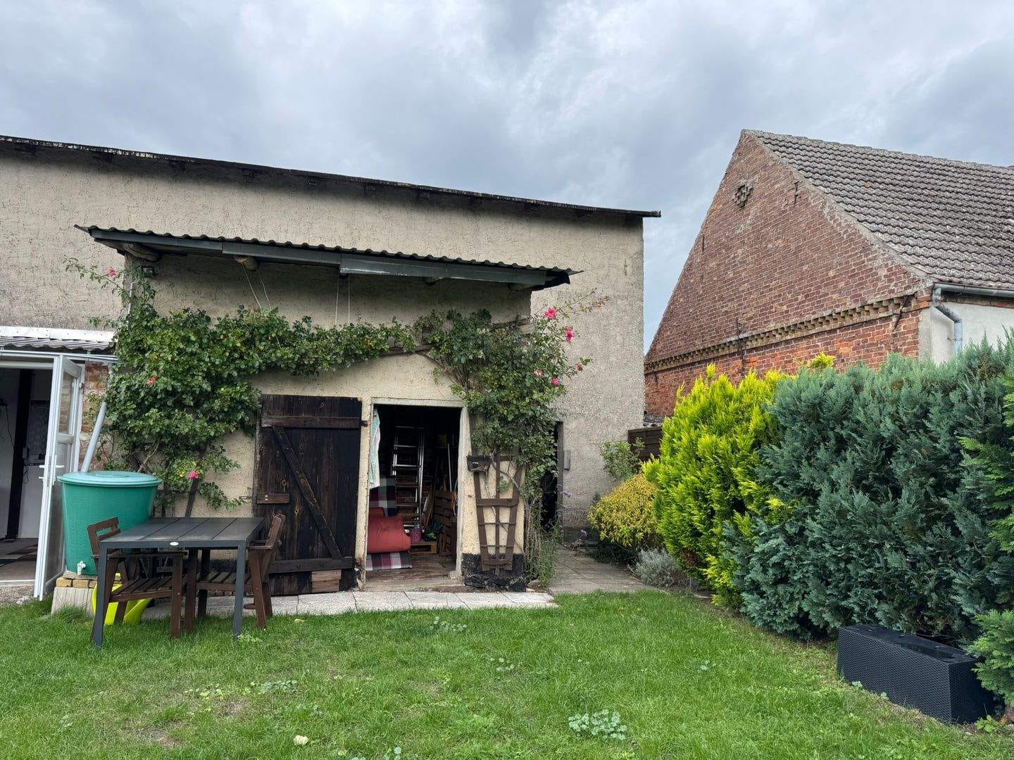 Immobilie in Meiersberg - Charmantes, liebevoll saniertes großes DDH mit viel Nebengelass, Scheune mit Garage,  Garten mit Sitzlaube in einer ruhigen, waldreichen Umgebung, unw - Bild 4