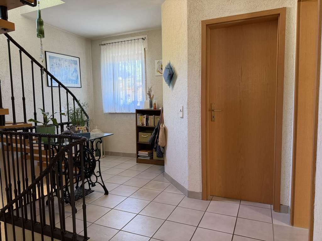 Immobilie in Brohl-Lützing - Familienfreundliches Einfamilienhaus in ruhiger Hanglage mit Garage - Bild 2