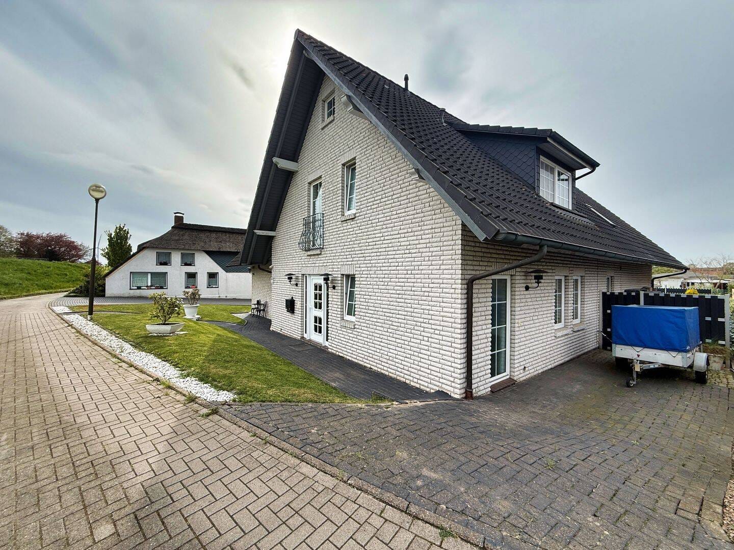 Immobilie in Lemwerder - Großzügiges ZweifamilZweifamilienhaus in ruhiger Lage nahe Weser – vielseitig nutzbar - Bild 1