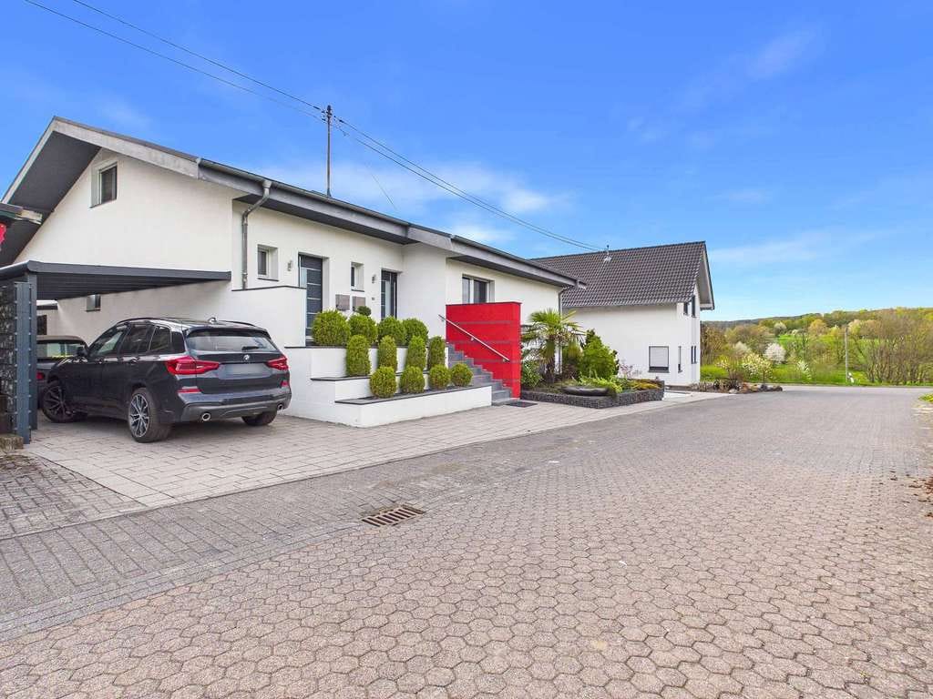 Immobilie in Berod bei Wallmerod - Exklusives Zweifamilienhaus mit Sauna, Garten und gehobener Ausstattung in Wallmerod - Bild 2