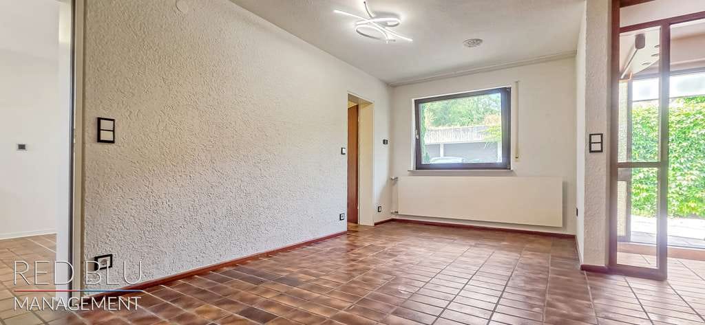 Immobilie in Schönaich - Haus mit Split-Level-Charakter, Kamin, 2 Garagen und Dachterrasse - traumhafte Raumwirkung - Bild 4