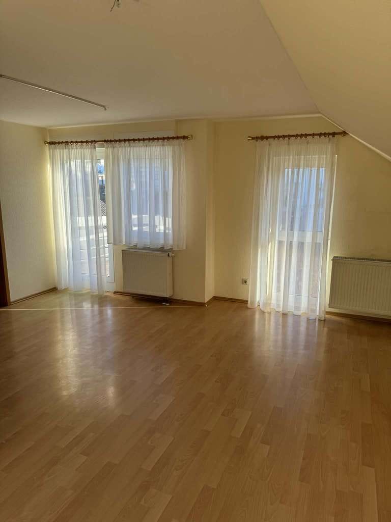 Immobilie in Heimsheim - Provisionsfreie 3 Zimmer Dachgeschosswohnung in ruhigem 2 Familienhaus mit Loggia in Heimsheim - Bild 3