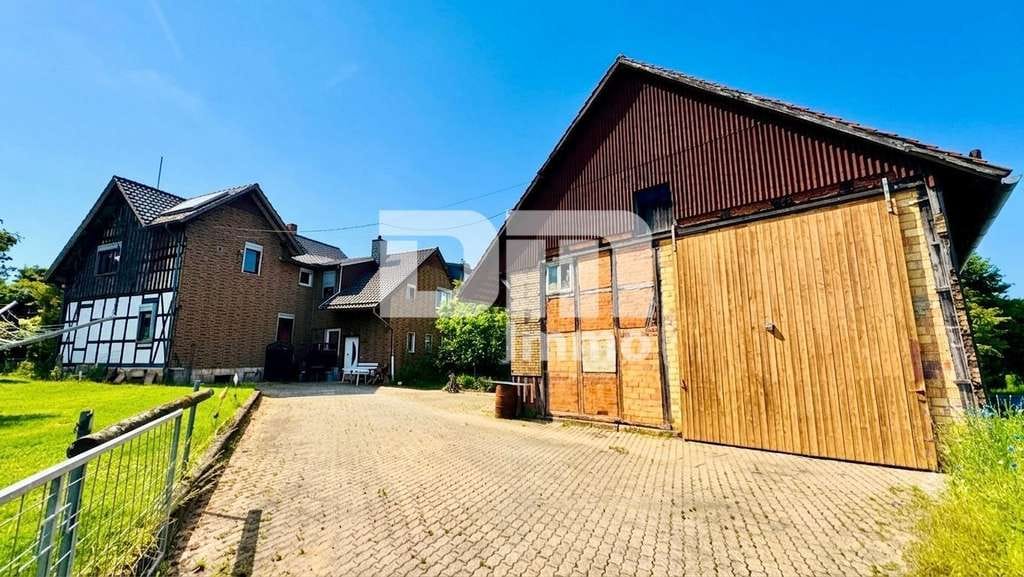 Immobilie in Bad Gandersheim - Charmantes Einfamilienhaus/Resthof mit viel Platz, modernisierter Technik und idyllischem Garten - Bild 1