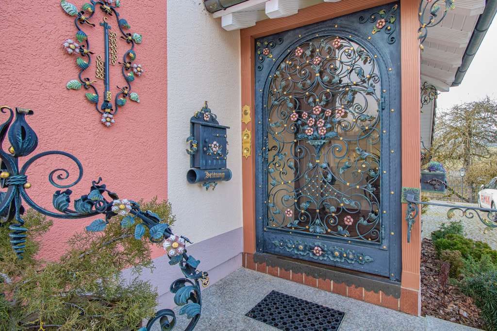 Immobilie in Dettighofen - Traumhaft gelegenes Zweifamilienhaus mit tollem Garten und Pool in Berwangen - Bild 2