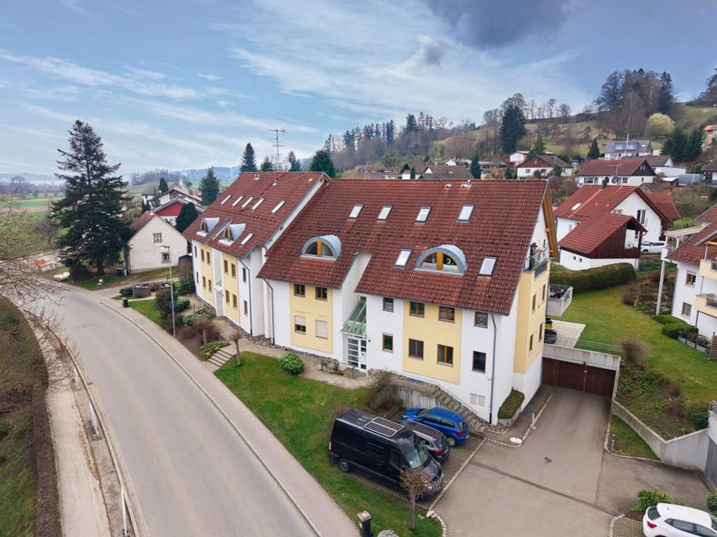 Immobilie in Wilhelmsdorf - Raumwunder - sofort verfügbar! 3-Zi.-Wohnung mit Ausbaupotential und sonnenverwöhnter Dachterrasse - Bild 0