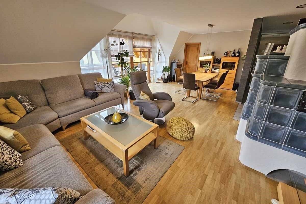 Immobilie in Heinersreuth - Großzügiges Einfamilienhaus mit zwei Einliegerwohnungen und herrlicher Aussicht - Bild 4