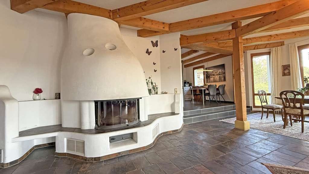 Immobilie in Häusern - Wohnen auf Top-Niveau! Ihr neues Zuhause mit viel Platz für Ihre Ideen! Energetisch saniert!  - Bild 2