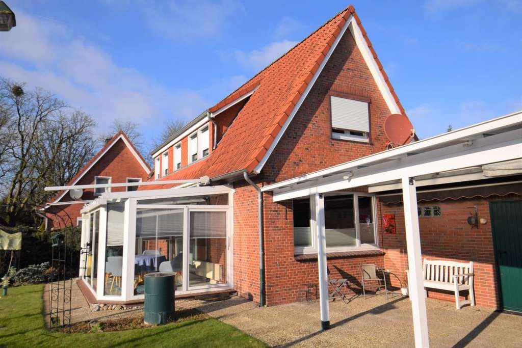 Immobilie in Leer - Leer - zenrale Lage - Gepflegtes Wohnhaus mit Wintergarten und großer Garage - Bild 0
