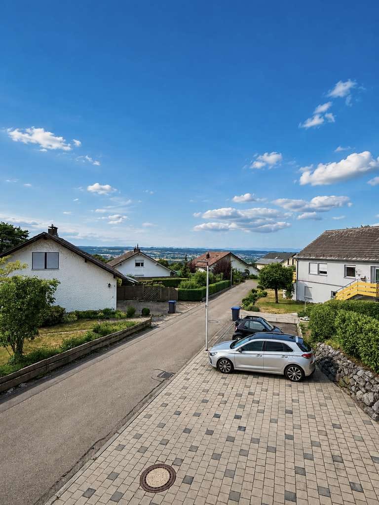 Immobilie in Fronreute - Energetisch saniertes Haus mit ELW - Begehrte Aussichtslage Blitzenreute - 1046m² Eckgrundstück - Bild 4