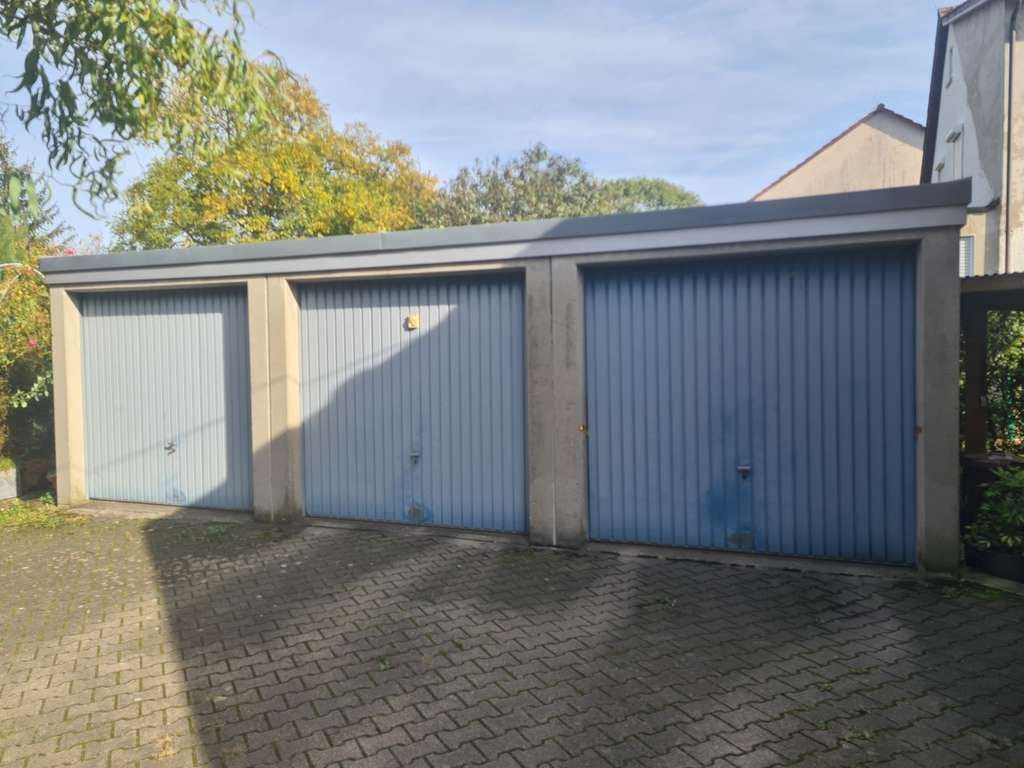 Immobilie in Illingen - Einfamilienhaus mit Scheune, Garagen und Garten - Bild 1