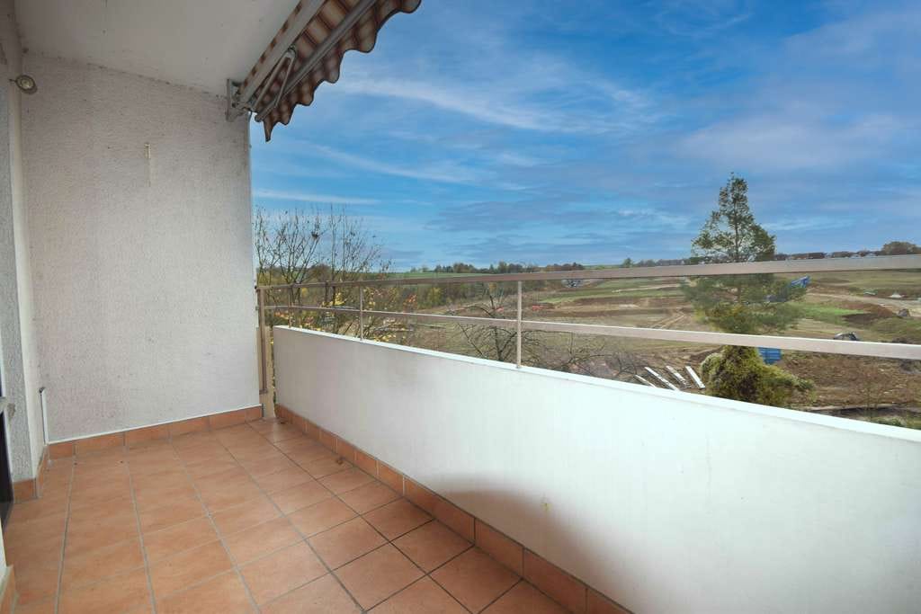 Immobilie in Remseck am Neckar - HOCH OBEN***Helle 3-Zi.-Whg. mit Balkon, Aufzug und TG-Platz - Bild 2