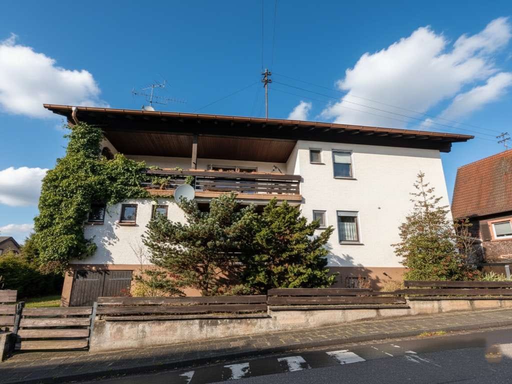 Immobilie in Trippstadt - Investment mit Extra-Etage: Vermietetes Zweifamilienhaus mit Ausbaupotenzial - Bild 0