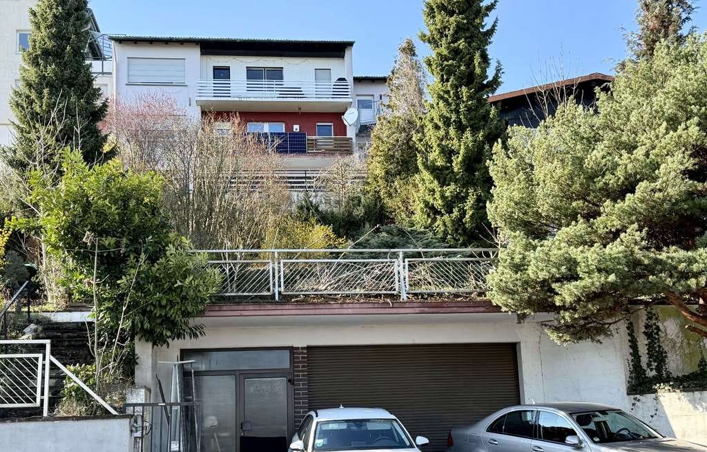 Immobilie in Lahnau - Wohnen über dem Lahntal: Einzigartiger Panoramablick und vielseitiges Raumkonzept - Bild 2