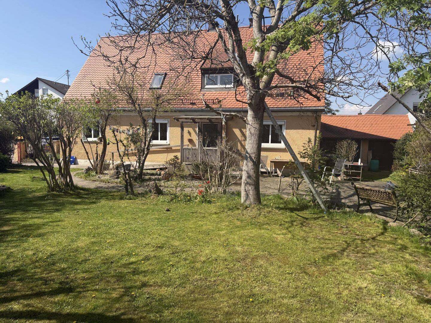 Immobilie in Großaitingen - Natürlich wohnen, entspannt leben ? charmantes Haus - ideal für Münchenpendler - Bild 2