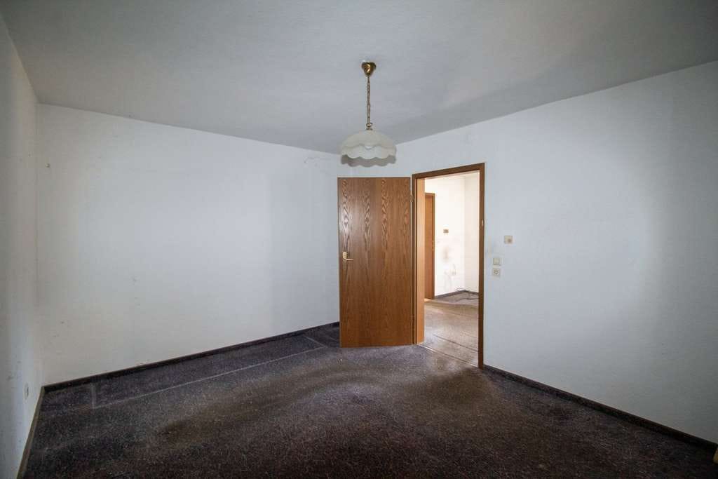 Immobilie in Kempenich - Sanierungsbedürftiges Haus in Kempenich - Viel Potenzial auf 270 m² Grundstück - Bild 3