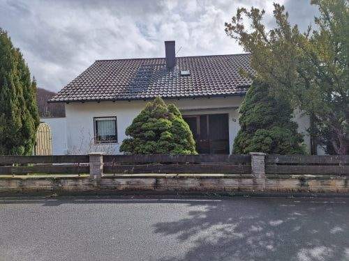 Immobilie in Oberelsbach - Wohnen wie im Urlaub! Einfamilienhaus in 97656 Oberelsbach-Ginolfs / Rhön-Grabfeld, 15 Min. bis Bad Neustadt (ID 10298) - Bild 0