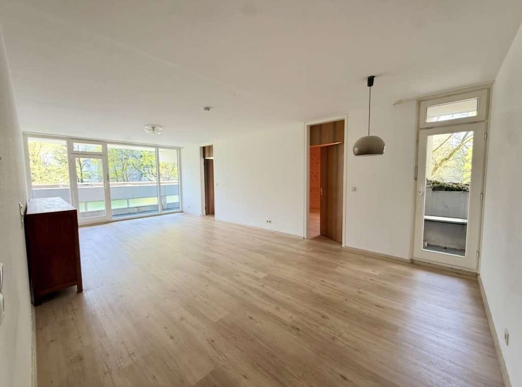 Immobilie in Taufkirchen - Viel Raum zum Leben: 4 Zimmer mit großzügigem Südbalkon & West-Loggia - Bild 1