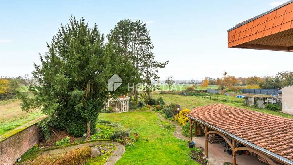 Immobilie in Lustadt - Architektur mit Charakter: großzügige Villa mit Dachterrasse und unverbaubarem Blick ins Grüne - Bild 3