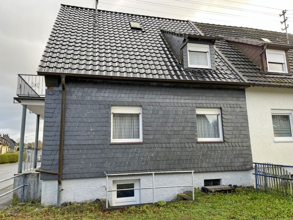 Immobilie in Hamm (Sieg) - Renovierungsbedürftige Doppelhaushälfte mit Garage auf einem Erbpachtgrundstück in Hamm/Sieg! - Bild 1