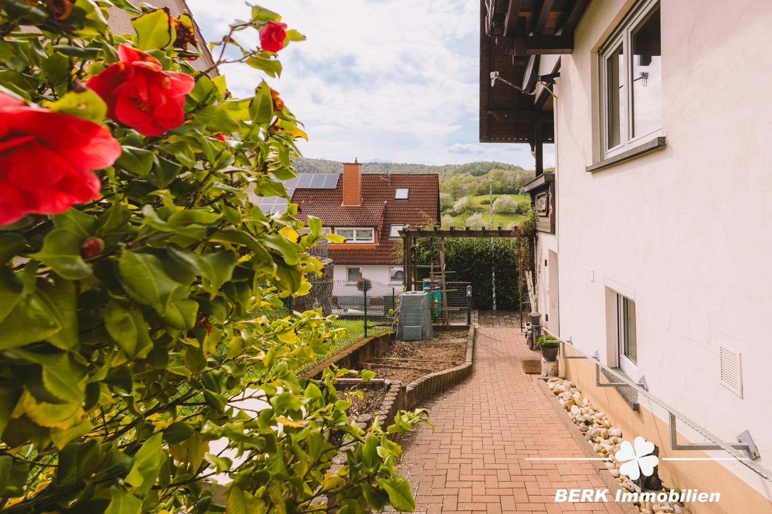 Immobilie in Bessenbach - BERK Immobilien - Großzügiges Zweifamilienhaus inkl. ELW mit Weitblick und lichtdurchflutetem Wohngefühl - Bild 3