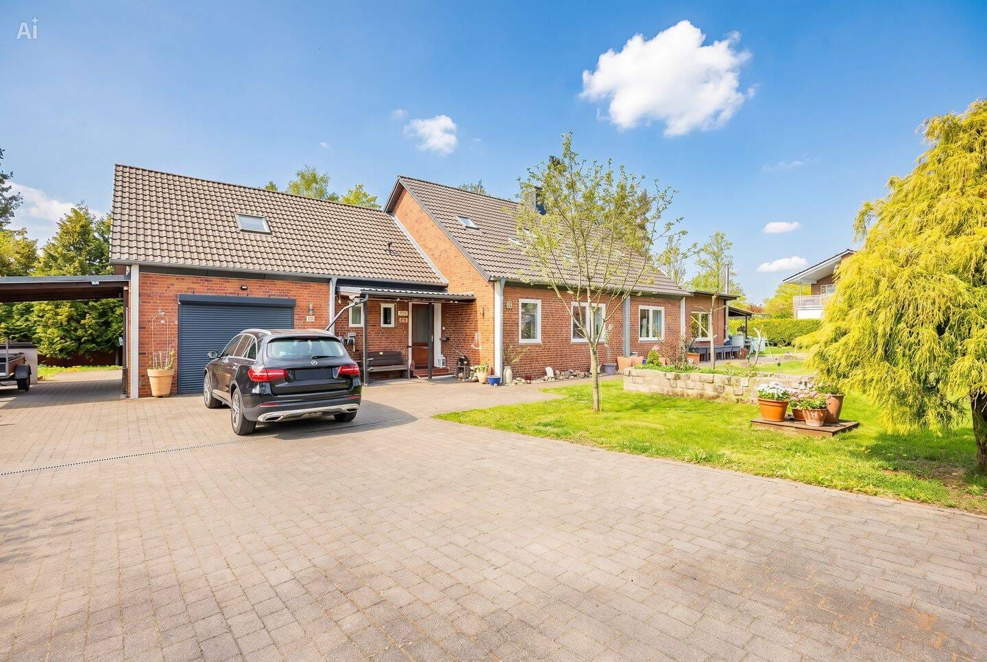Immobilie in Heidenau - Modernisiertes Zweifamilienhaus mit Option zum Mehrgenerationenhaus - Bild 0