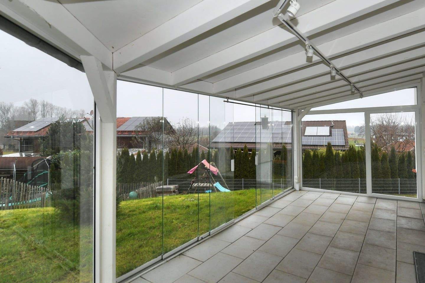 Immobilie in Vogtareuth - Niedrigenergiehaus für (große) Familien - zusätzlicher Platz für Praxis oder Gewerbe kein Problem - Bild 4